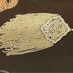 Kendra Scott necklace